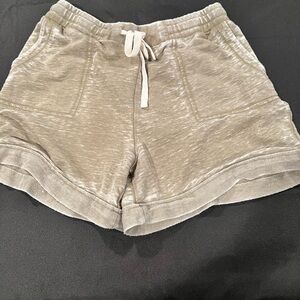 Soft pull on shorts